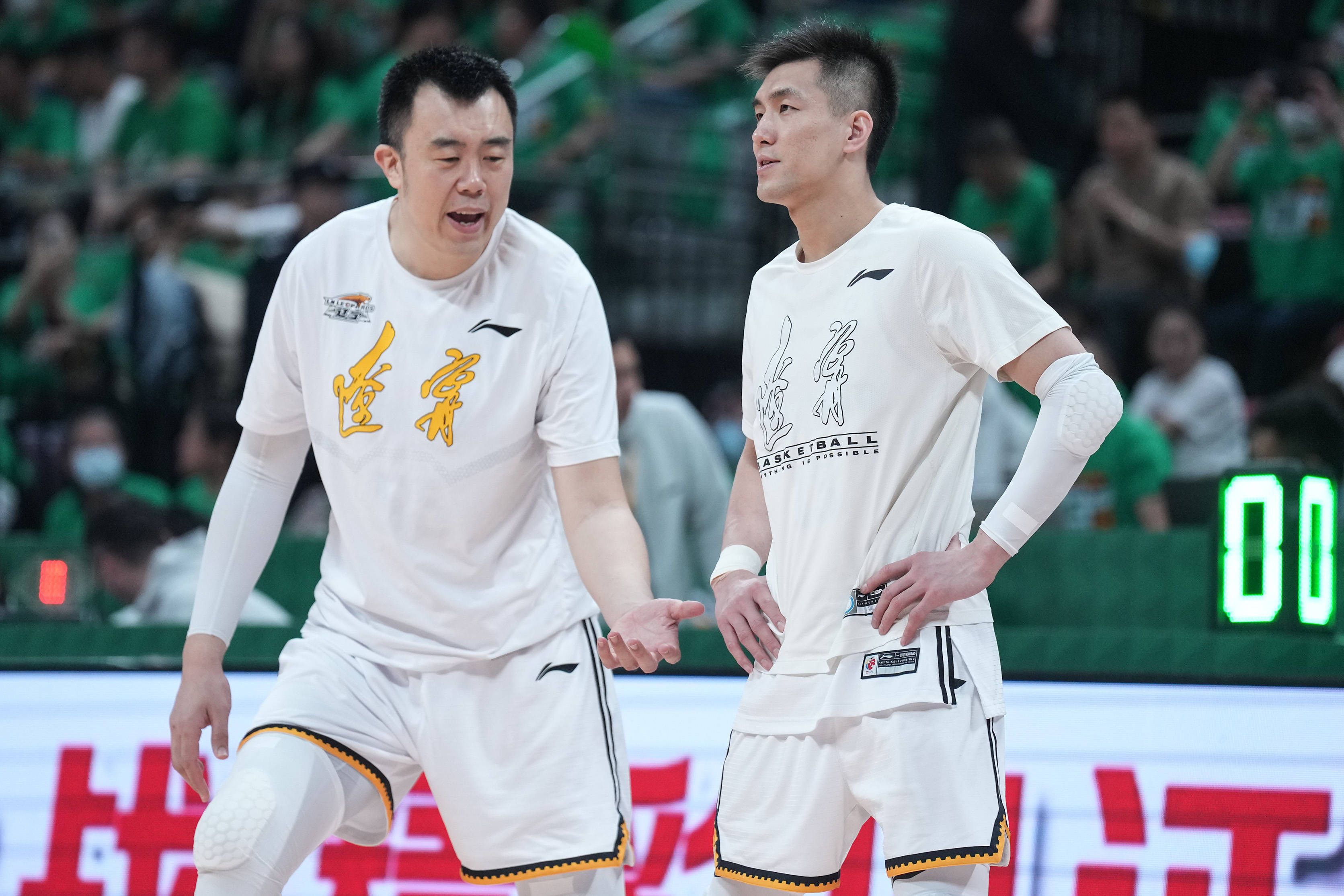 莫德里奇伤势不重 预计将缺战那不勒斯和格拉纳达在皇马3-0击败加的斯的比赛中，38岁的莫德里奇伤退。